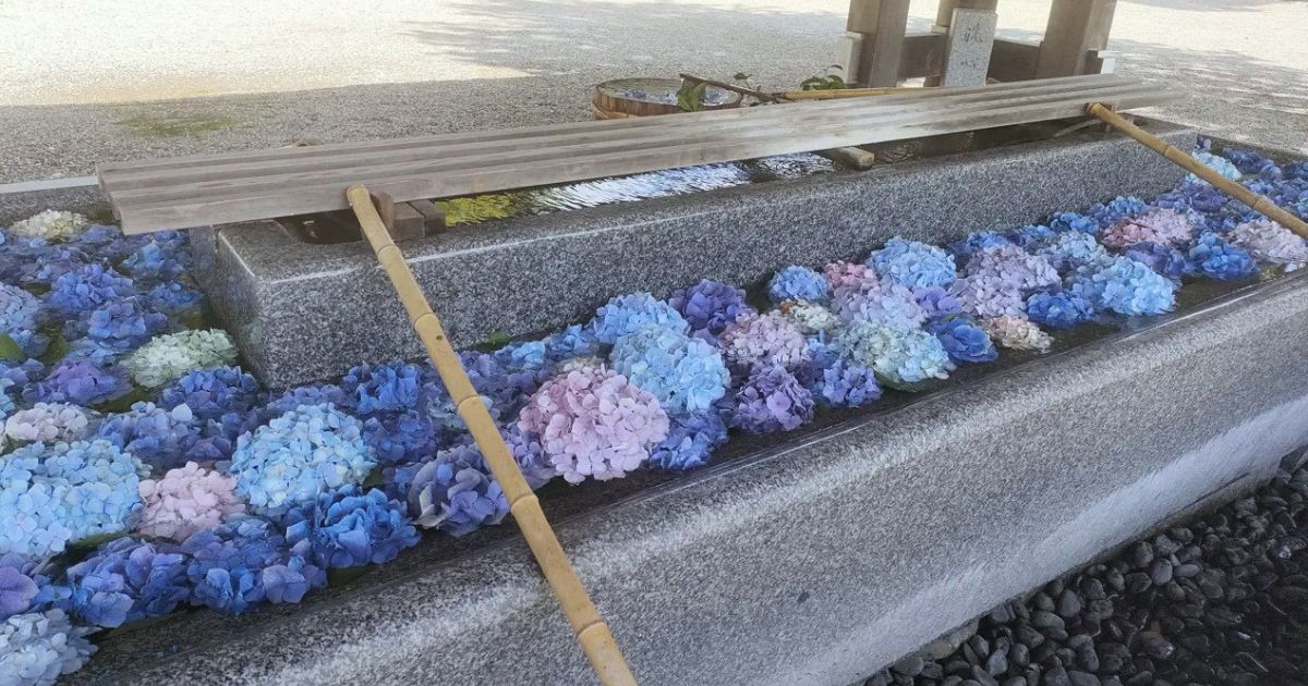 射水神社の手水舎